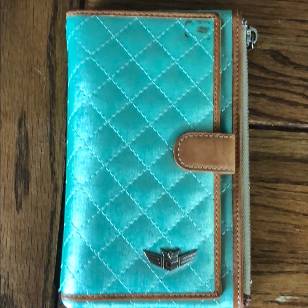 GUC Consuela wallet mint green